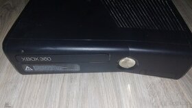 Predám hernú konzolu Xbox 360 / komplet . - 12