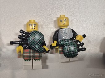 Collectible Minifigures - 12