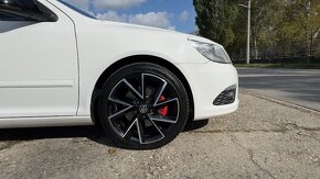 Škoda Octavia Combi 2 FL RS TDI DSG,F1,NAVI - 12