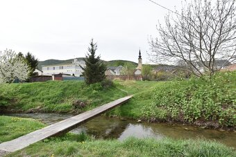 Predáme stavebný pozemok 881m2 v Horných Orešanoch - 12