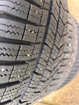 Predám 17´´ALU Dezent 5x108 zimné Hankook 215/50 R17 95V - 12