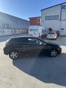 Opel astra GTC 1.9 TDi 88kW - 12