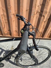 Specialized Crossroads Elite

 - 12