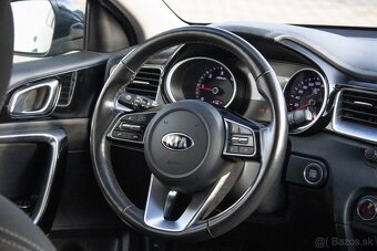 Kia Ceed SW 1.6 CRDi First Edition Manual - 12