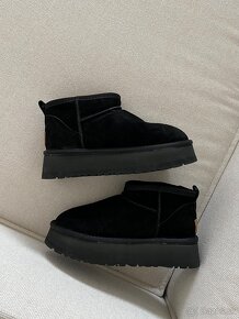 Čierne Ugg platform mini dámske čizmy - 12