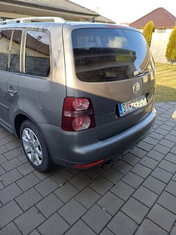 Volkswagen Touran - 12