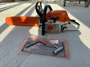 Predám motorovú pílu Stihl MS261 - 12