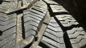 225/45R17 zima - 12