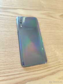 Samsung Galaxy A50 dual SIM - 128GB/4GB RAM super stav - 12