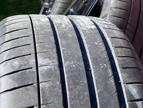 22 palcové disky +nízkoprofilové Michelin Pilot Sport 285/35 - 12