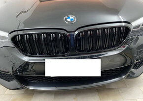 CIERNA MASKA GRIL BMW rad 5 model G30 G31 G38 2017 - 2020 - 12