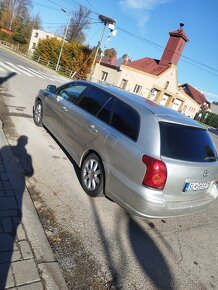 Toyota avensis T25 2.0 85 kw d4d - 12