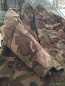 vojenský kabát s odjimatelnou vložkou kozusinou a kapucňou - 12