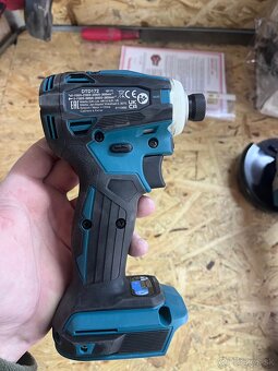 Makita - 12