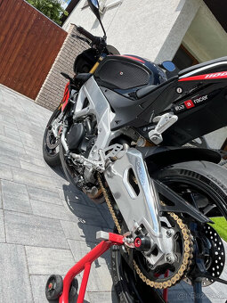 Aprilia TUONO V4 1100 RR - 12