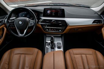 BMW Rad 5 Touring 530d xDrive A/T 2019 so strešnými nosičmi - 12