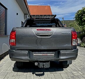 TOYOTA HILUX 2.4 D-4D - PREDAJ AJ NA SPLÁTKY - 12