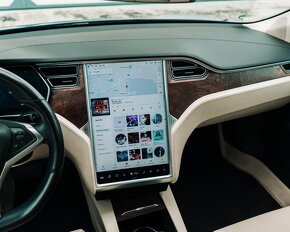 Tesla Model S 100d - 12