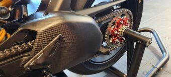 Ducati Panigale v4s 2024 - 12