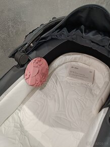 NOVÝ CYBEX PRIAM 4.0 2022 BLACK SIMPLY FLOWERS GREY - 12