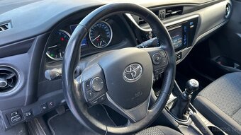 Predám Toyota Corolla sedan 1,6i odpočet dph,  1. majiteľ - 12