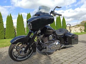 Harley Davidson FLHX Street Glide - 12