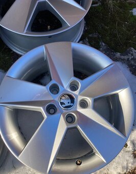 Škoda originálne ALU disky 5x112 + letné pneu 205/55 R16 - 12