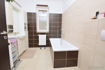 Predaj zariadený 3i RD, 300 m2 pozemok, Rajka - 12