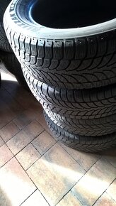 ZIMNÉ 225/60 R17 4 ks NOKIAN 6-7 mm a  4 ks BRIDGESTONE 6 mm - 12