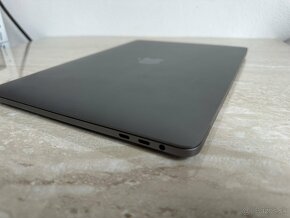 MacBook Pro 13 2018 i5, 8/512 GB (4 cykle) ako nový - 13