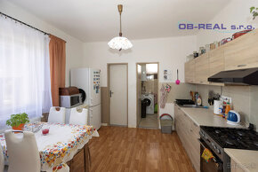 Predaj rekonštr. 3izb RD 111m2 + sklady 79m2 pozemok 800m2. - 13