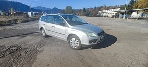 Ford Focus Combi 1.6i Benzin 2005 - 13