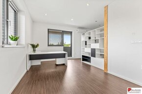 Predaj moderný 5 izbový dom 352 m2, pozemok 1.376 m2, bazén, - 13