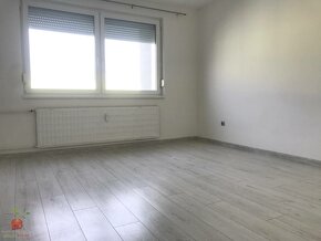 Velký 78m² troj izbový byt s lodžiou - 13