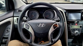 Hyundai i30 1.6 CRDi DOHC 16V Comfort A/T - 13