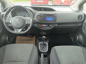 Toyota Yaris hybrid 1,5 54 kW automat, r.v. 2017 5 dverí - 13