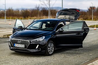 Hyundai i30 1,6 CRDi 7DCT (automat, LED svetlá, Car Play) - 13