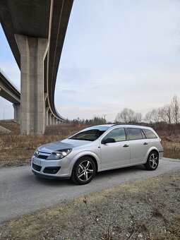 Opel Astra H Caravan - 13