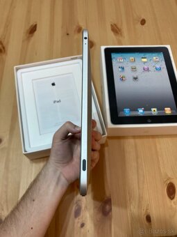 Apple iPad 1st A1219 16GB Wi-Fi Retina - 13