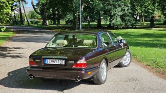 Daimler super V8 (Jaguar) - 13