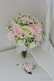Svadobná kytica bielo-ružová s pierkom pre ženícha - 13