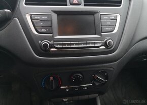 Hyundai i20 1.2-NÍZKÉ KM-KLIMA-ISOFIX1 - 13