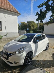 PEUGEOT 208 GTi - 13