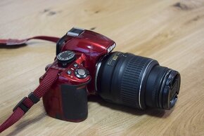 Nikon d3100 RED s VR objektivom 18-55 AF - 8 tisic zaberov - 13