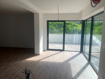 Na predaj luxusná 5-izb. novostavba, Horný Vadičov, 1082m2 - 13