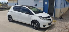 Toyota yaris 1,33 73kw 99ps biela zachovale auto - 13