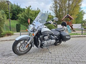 Suzuki Intruder - 13