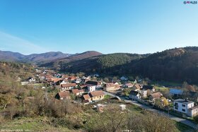 Rodinný dom s rozľahlým pozemkom 2.131 m2. v nádhernom prost - 13