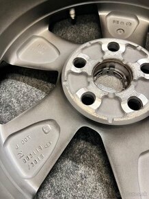 5x114,3 R18 TOYOTA RAV4 5.Gen. ORIGINÁL alu ET35 - 13