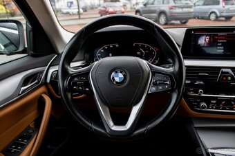 BMW Rad 5 Touring 530d xDrive A/T 2019 so strešnými nosičmi - 13